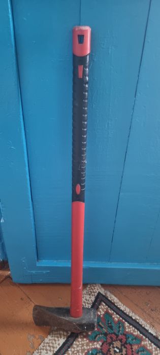 Колун для рубки дров