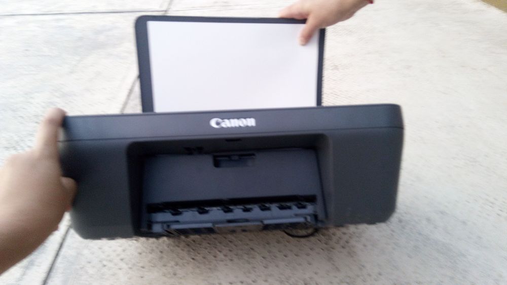 Vând imprimantă canon folosită odată