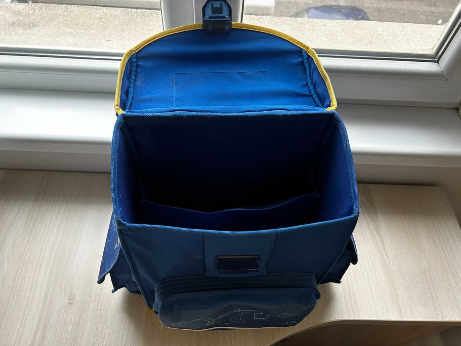 Продавам твърда ученическа раница Herlitz