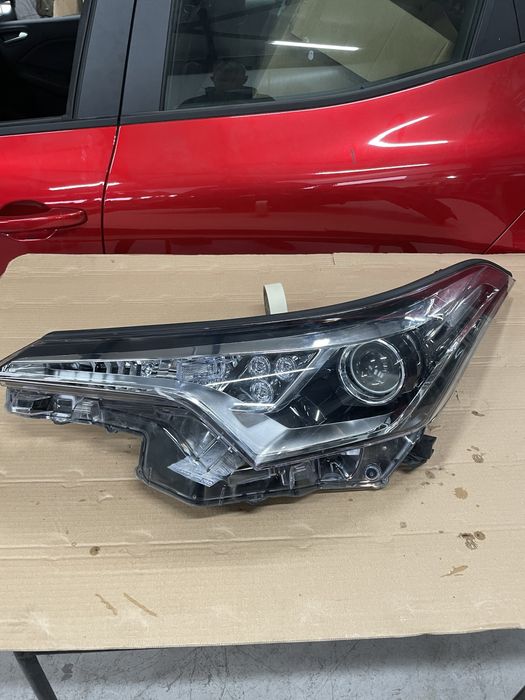ляв фар за Toyota C-HR