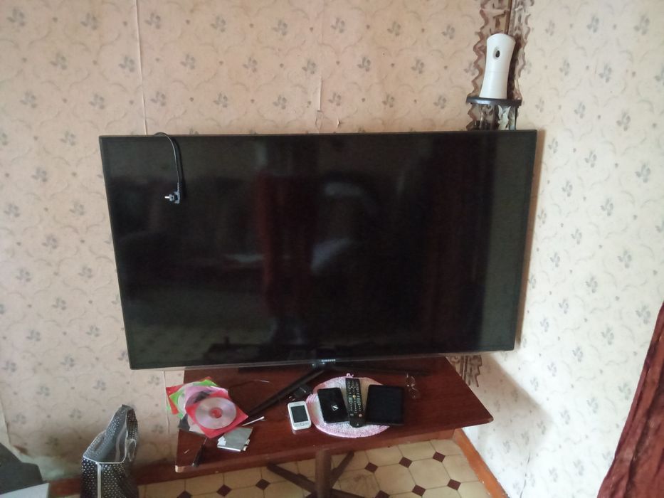 Продам телевизор рабочий ток прыгает икран