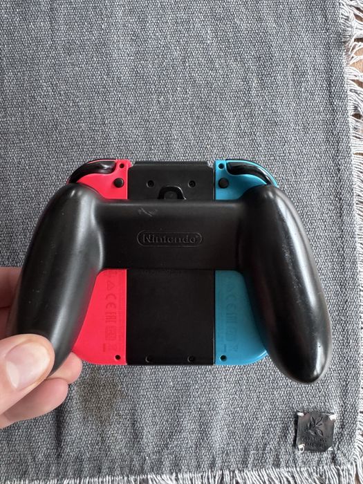 Nintendo switch (пълен комплект + 4 игри)