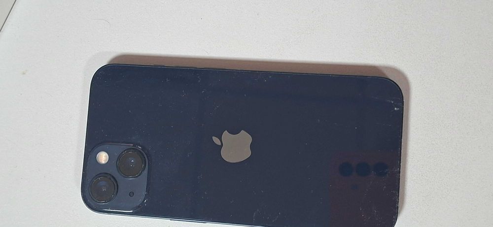 iPhone 13 128GB – кутия, кабел, документи – много запазен