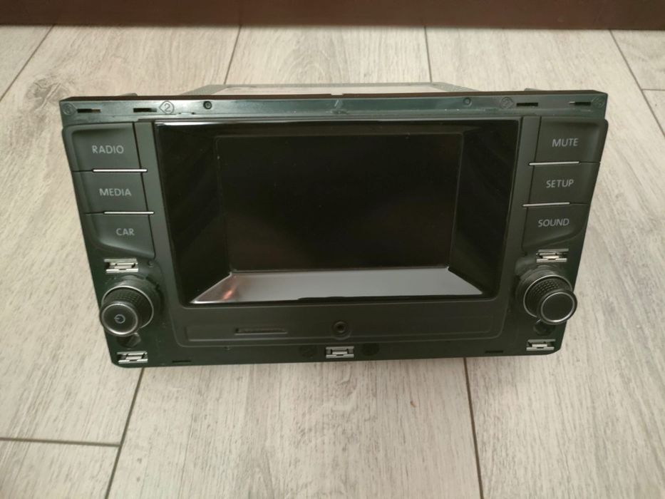 Radio Volkswagen golf 7 cu grila + sigla Volkswagen de la portbagaj