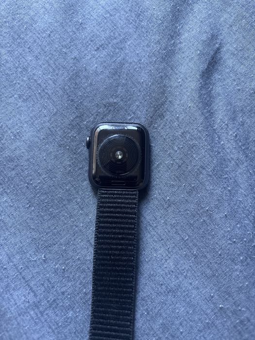 Apple watch SE.