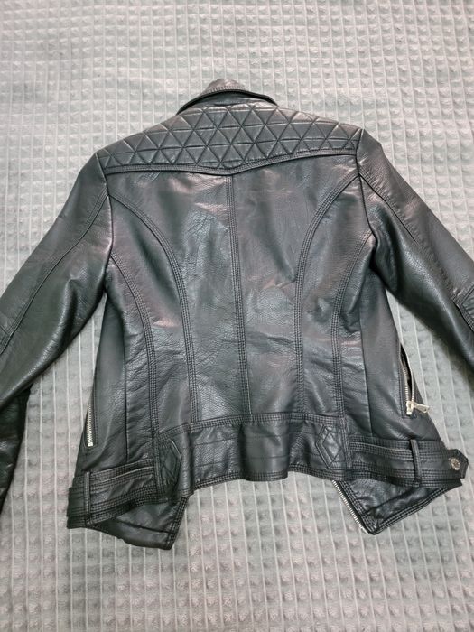 Продам кожанку 42 размер