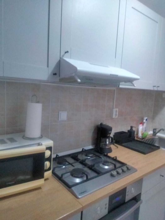 Închiriez garsonieră confort 1 in bloc de apartamente