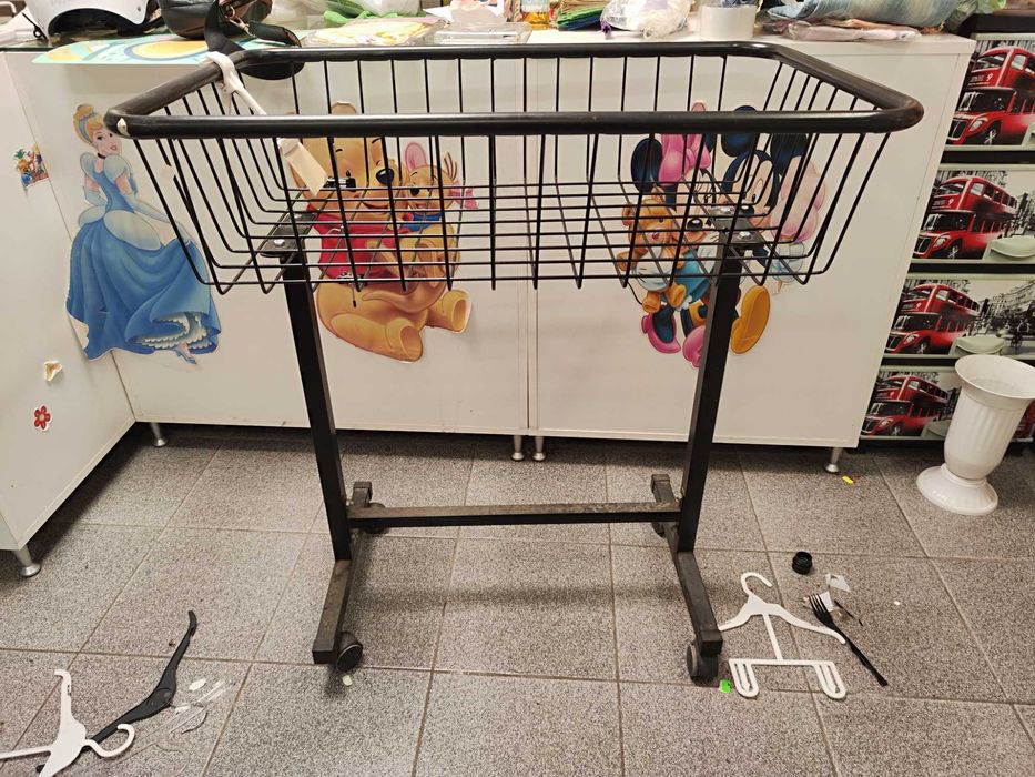 Кош за дрехи сколела