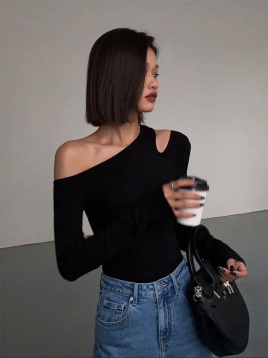 Топ с разрезом на плече