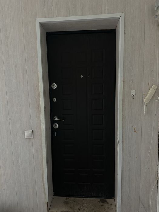 Продаётся входная металлическая дверь