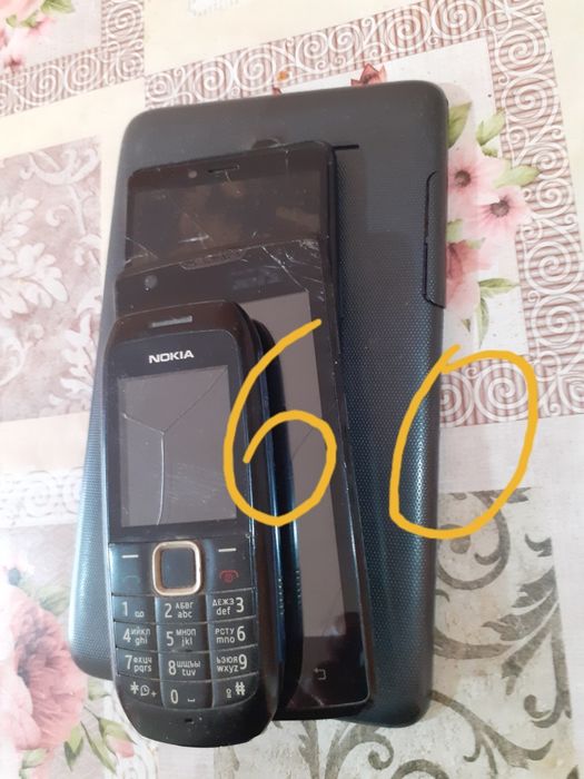Телефони за части