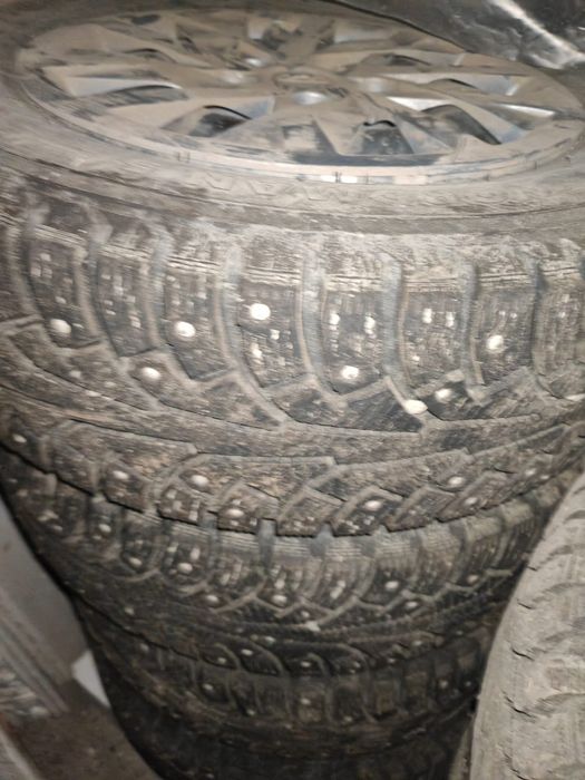 Продам зимний комплект от Хюндай элантры. 195. 65. Р15 .датчики давлен