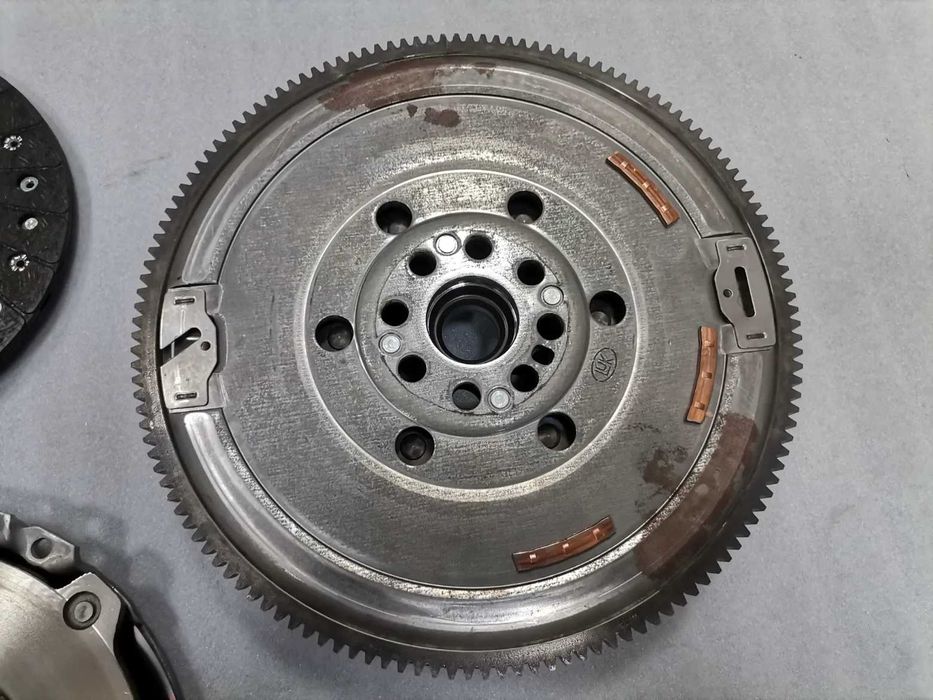 Съединител с Маховик 8671970/ 8671942/ 8698749 BMW 14 16D B37C15A Mini