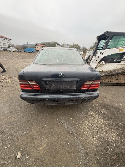 Мерцедес 2.2 143кс Е 220 ЦДИ 2000г  на части