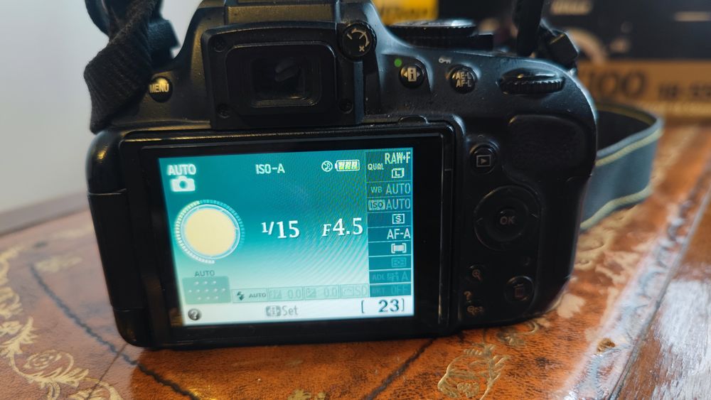 Aparat foto DSLR Nikon D5100+ obiectiv Nikkor 18-55 + cadou.