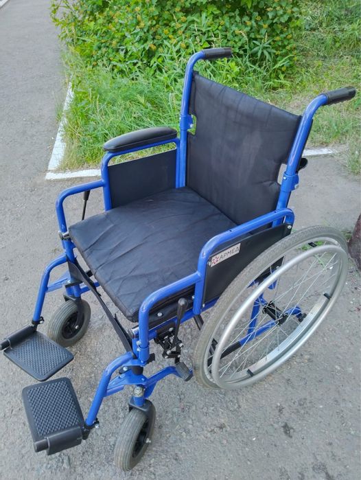 Продам инвалидную коляску