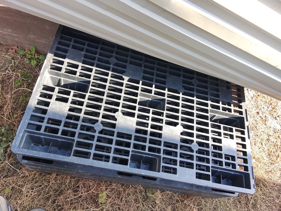 Продам пластмассовые поддоны