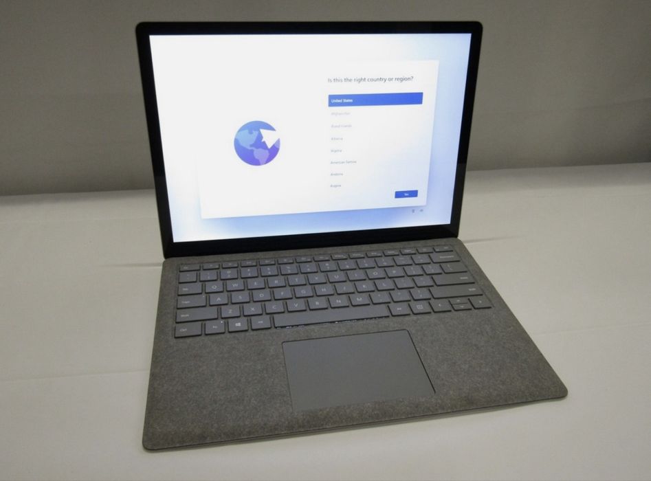 Microsoft Surface Laptop i5 / 8GB RAM / 256GB SSD / Touchscreen / Windows 11