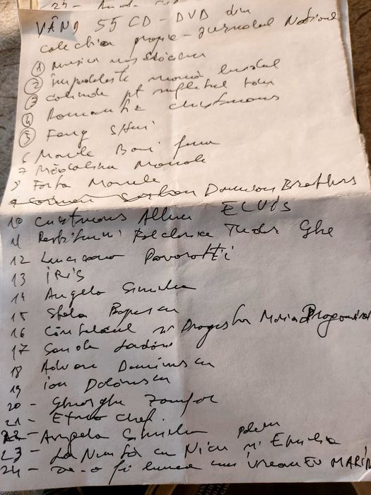 Vând suporți CD/DVD