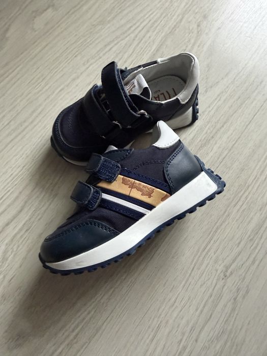 Adidasi baieti prima classe