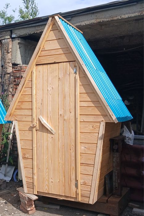 Деревянные туалеты в Глубоком.