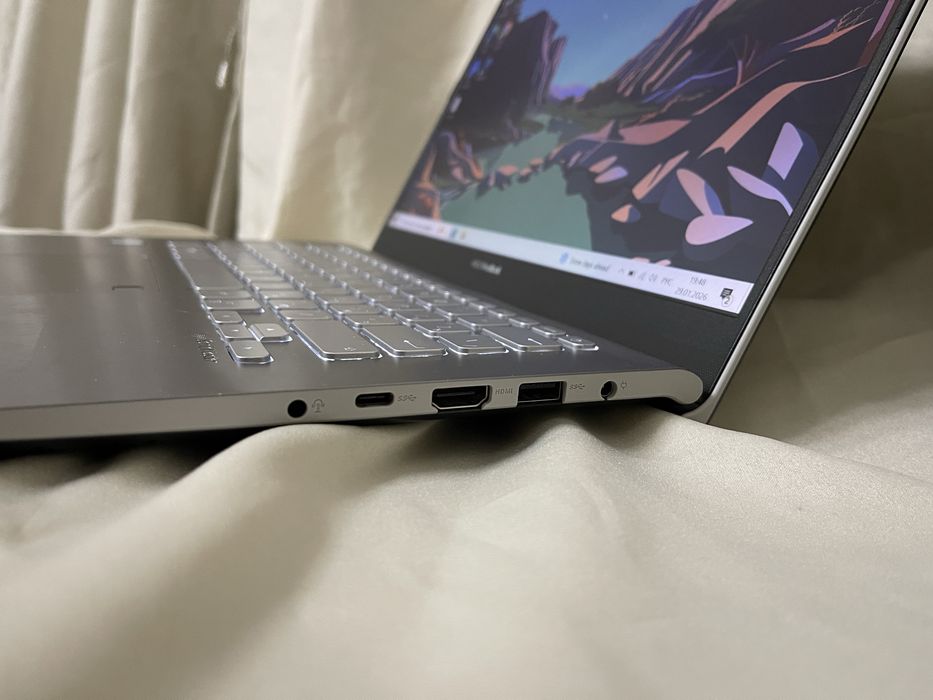 ASUS VivoBook S14