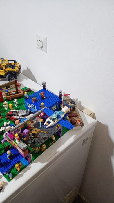 Vând 100 omuleți lego se pot da și separat
