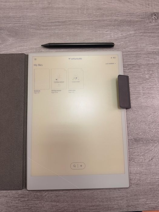 reMarkable Paper Pro – funcțional, cu mic defect estetic + pen nou