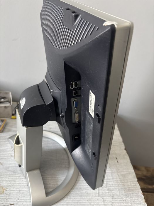 Монитор 19 dell