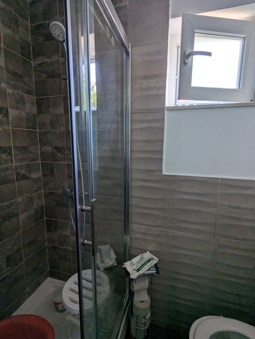 Cabina de dus + cadita inclusa