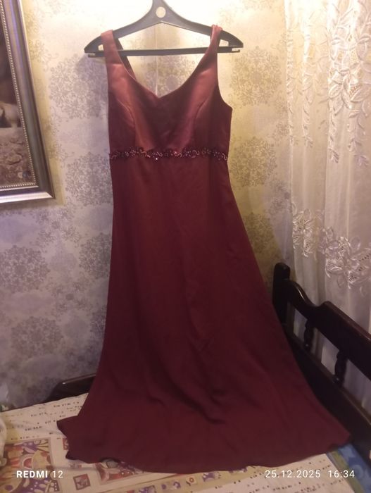 Продам Платья (Вечерние)