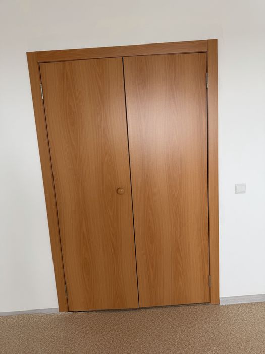 Продам 4 межкомнатные двери