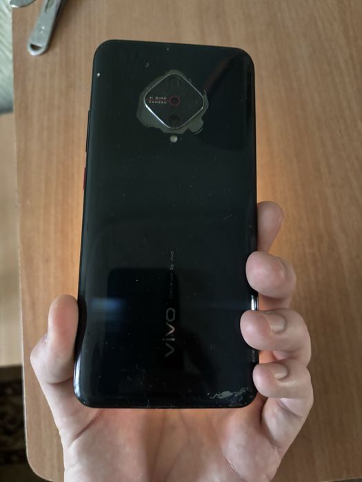 Продам смартфон VIVO S1 pro