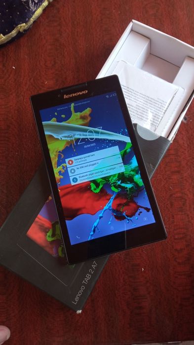 Планшет Lenova бир қўл ишлатилган.