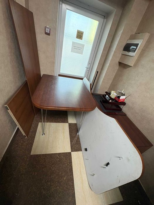 Продаю Столы, стулья и тумбы. Самовывоз!