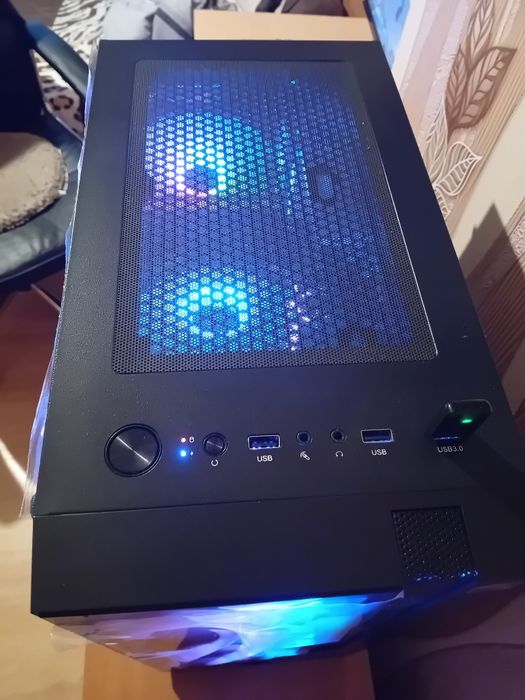 Гейминг компютър  ryzen 5 1600x rx6600 ssd 256