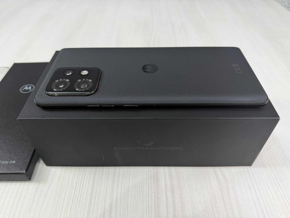Motorola Edge 40 Pro, 256+12GB, în cutie cu husă