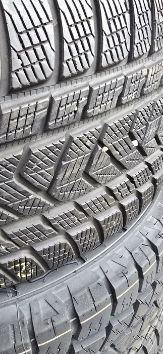 275 35 22 зимни гуми 1+1 бр Pirelli