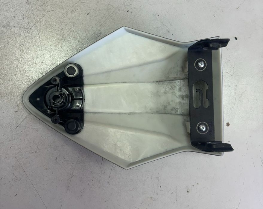 BMS S1000RR капак за задна седалка и капак на пиньон