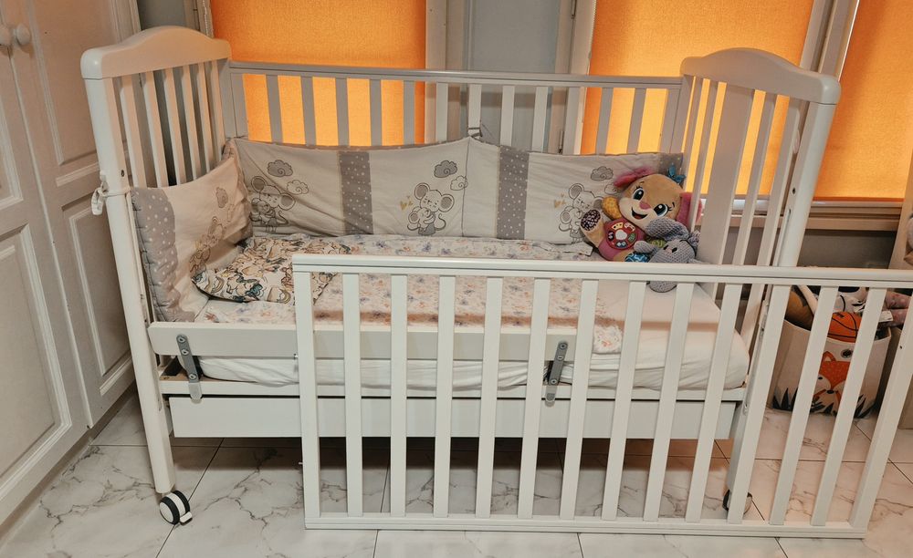 Бебешка кошара Italbaby 2 нива + матрак 125/65 и преграда от Икеа