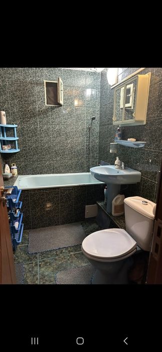 De inchiriat apartament cu 3 camere