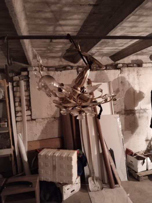 Продам Люстру золотистого цвета