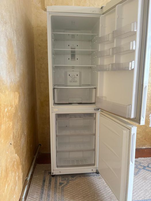 Холодильник LG  2 камера  срочнасатылады