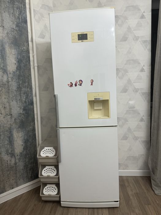 Продам Холодильник LG