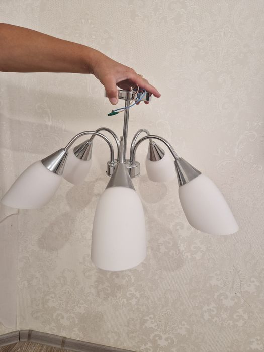 Продам 2 люстры в хорошем состоянии