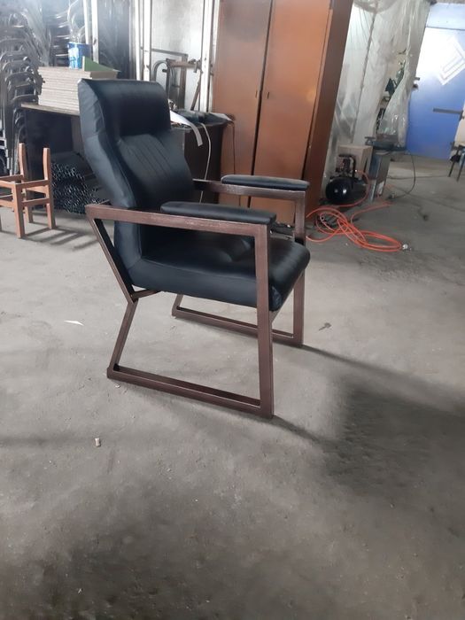 Офисные мебели стулья