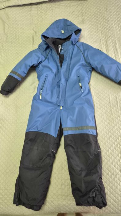 Продам комбинезон зимний на 6-8 лет