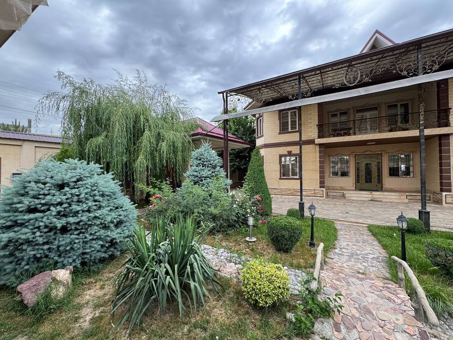 Сдается  дача на Чарваке. От бочки 2 км