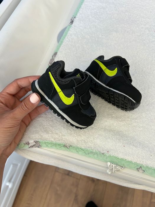 Маратонки Nike номер 17