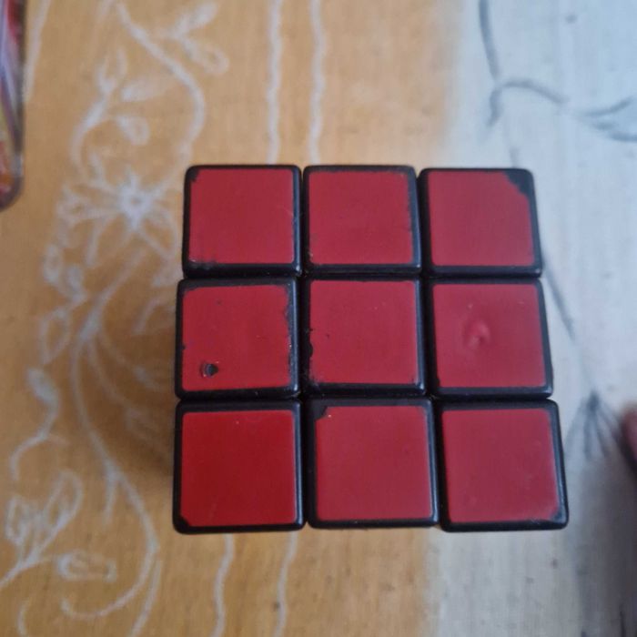 Оригинален 20-годишен Rubiks cube